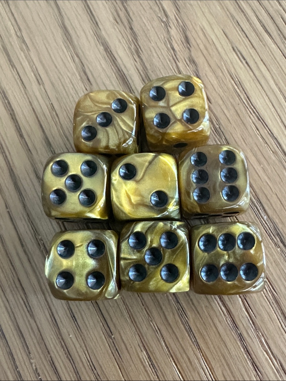 Set of 8 Pearlescent Gold Gaming Dice